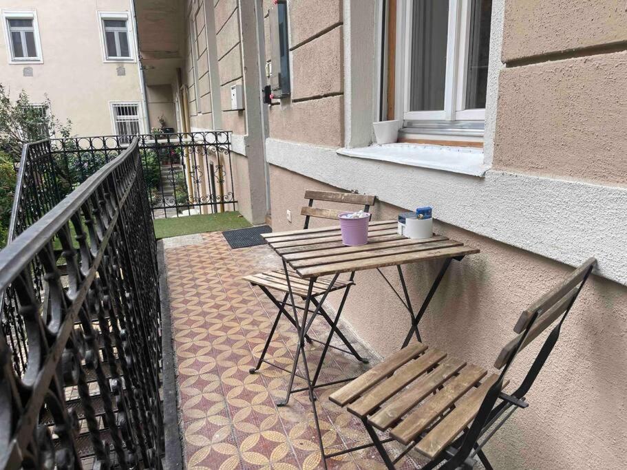Knezits Spacious Ac Terrace Free Parking Budapest Bagian luar foto